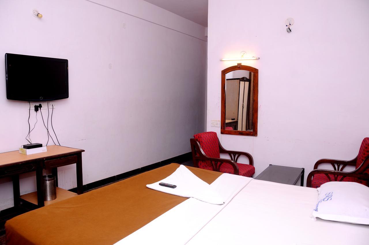 Srs Regency Hotel Anantapur Extérieur photo